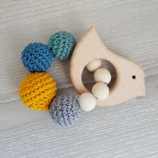 Bijtring met gehaakte kralen en rammelaar geel/groen/grijs vogel