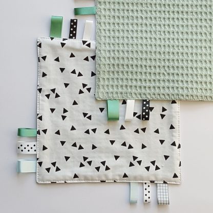Labeldoekje triangel met vintage groen