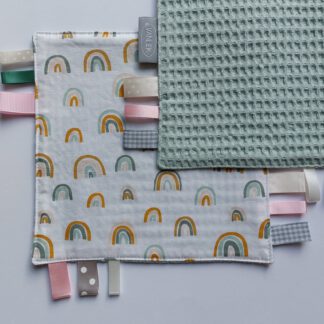 Labeldoekje Regenboog met vintage groen