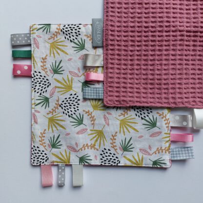 Labeldoekje takjes-blaadjes met oud roze